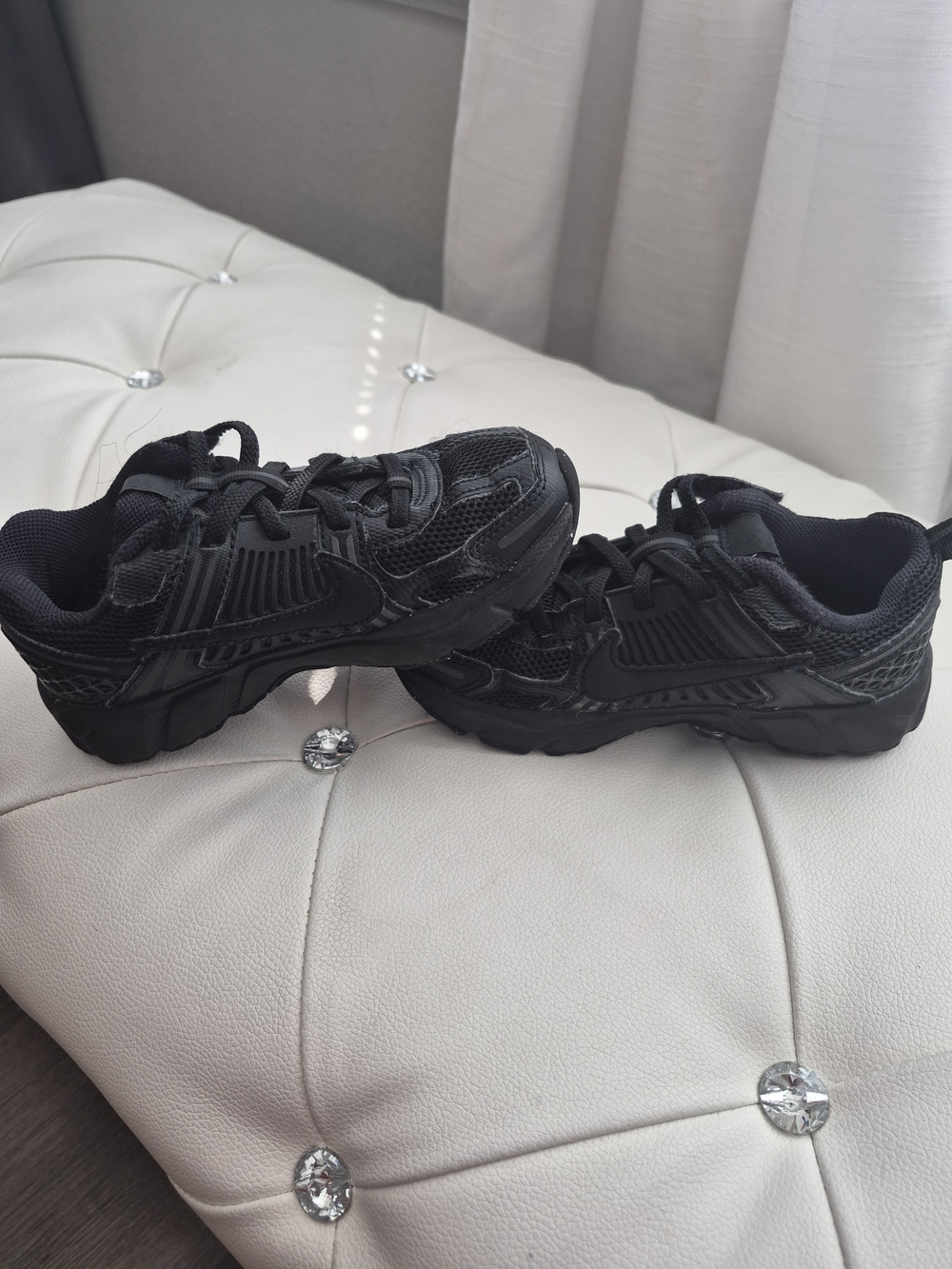 Vomero 5 Kids Black Athletic Sneakers - Comfortable Everyday Trainers